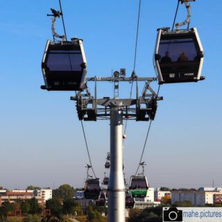 Heute wird's Mal wieder luftig und es geht zurück nach @berlinmarzahnhellersdorf und unserer schönen @leitnerofficial #seilbahn am #kienberg 

#fotografie #photography #photooftheday #cablecar #natur #naturfotografie #nature #naturephotography #marzahnhellersdorf #mahe  #marzahn #berlin

________

Mein Equipment:
Canon EOS 250D
Canon EF-S 18-55mm f/3.5-5.6 IS STM
Canon EF 75-300mm f/4-5.6 III
Rollei Premium UV Filter
Rollei & Hama Stative
GODEX LED Videoleuchte

________
© mahe.pictures 
Alle Rechte an den Bildern liegen bei @mahe.pictures 
Auf Anfrage per DM können im Falle von nicht kommerzieller Nutzung Creative Commons Lizenzen geschlossen werden.